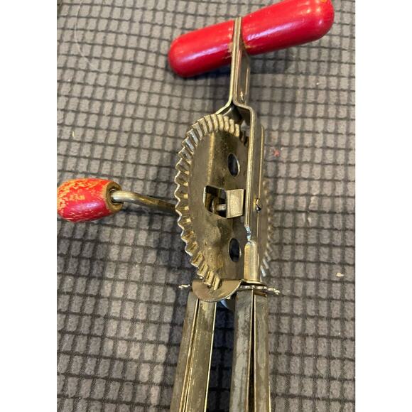 Vintage High Speed Super Center Drive Beater Stainless Red Wood Handle USA - Picture 2 of 6